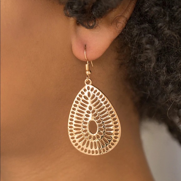 paparazzi Jewelry - You Look GRATE! Gold Dangle Earrings